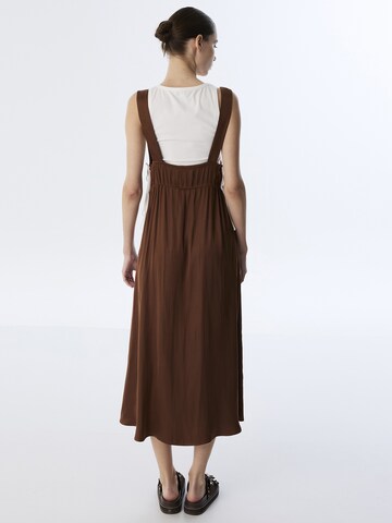 Twist Dress in Brown