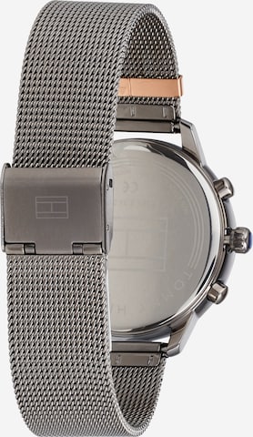 TOMMY HILFIGER Uhr in Grau