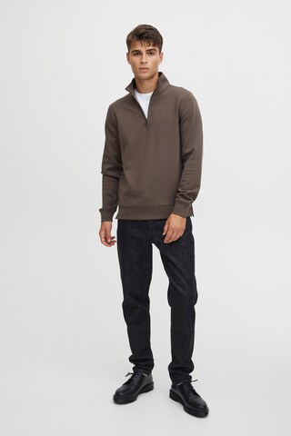 Casual Friday Sweatshirt 'Sebastian' in Brown