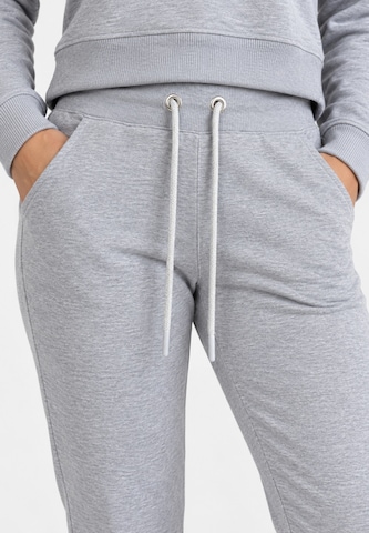 Elara Set in Grey