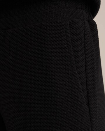 Largi Pantaloni de la WE Fashion pe negru