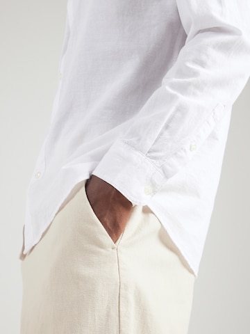 Coupe regular Chemise 'SLHSUN' SELECTED en blanc