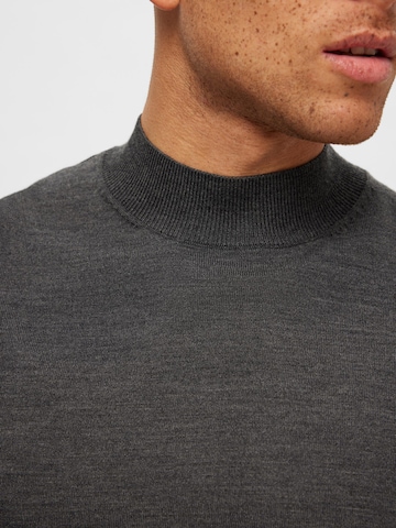 SELECTED HOMME Sweater in Grey