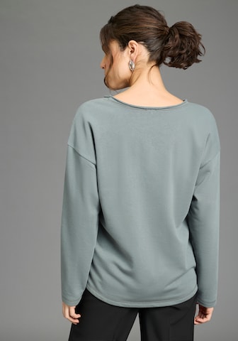 LAURA SCOTT Sweatshirt in Green