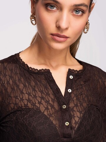 Camicia da donna di Ombre in marrone