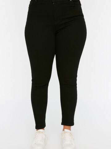 Trendyol Curve Skinny Jeans in Schwarz