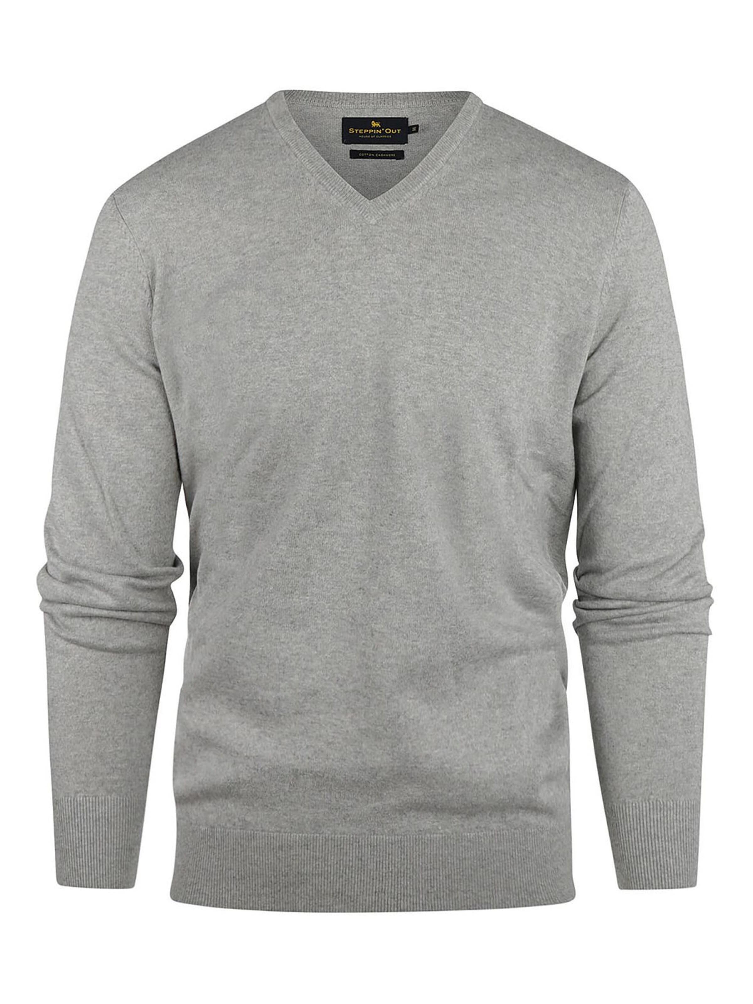 Steppin' out Sweater in Grey: front