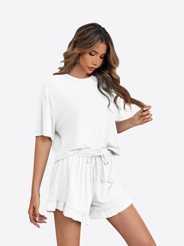 Pantaloni scurți de la Imily Bela pe alb: față