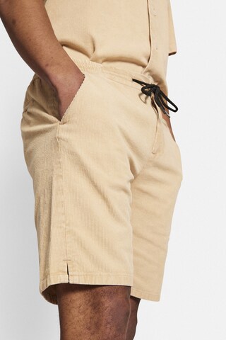 Redefined Rebel - Loosefit Calças chino 'Chad' em bege