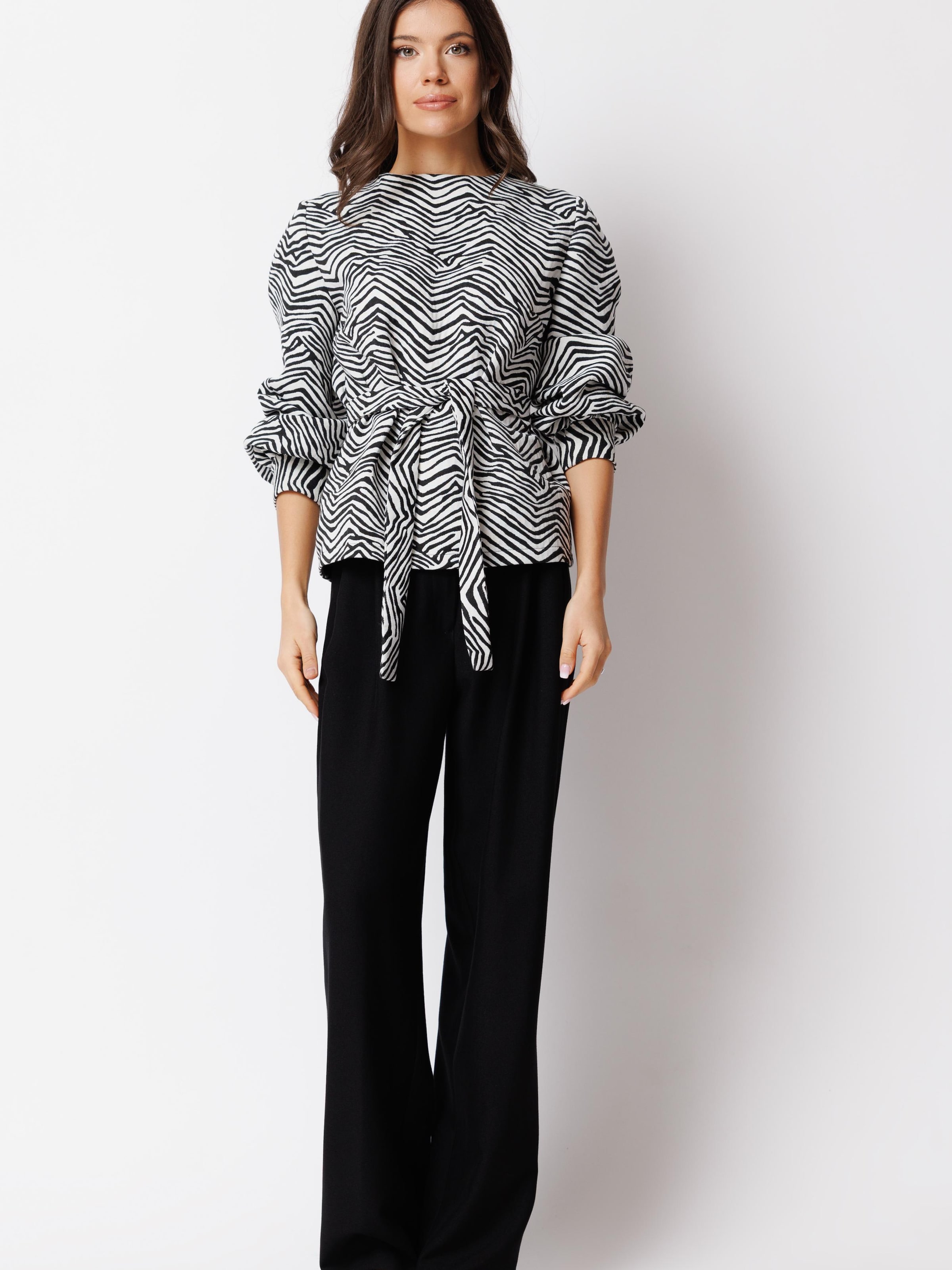 Camicia da donna 'Blouse with Zebra Print and Tie Belt – Black/Ivory – Sienna' di Couture de Marie in nero