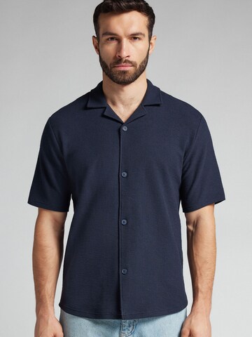 IUMAN Intimissimi Regular Fit Hemd in Blau: Vorderseite