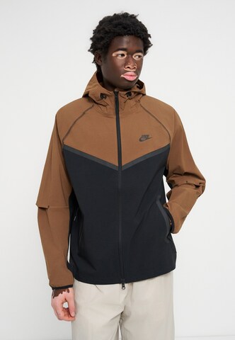 Nike Sportswear Преходно яке в черно: отпред