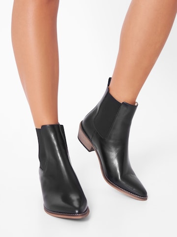 Ivylee Copenhagen Chelsea Boots 'Stella' in Black
