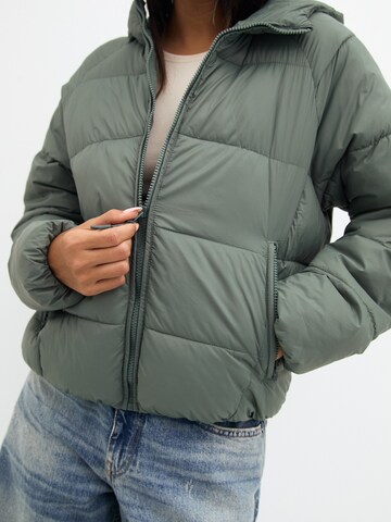 Pull&Bear Between-Season Jacket in Green