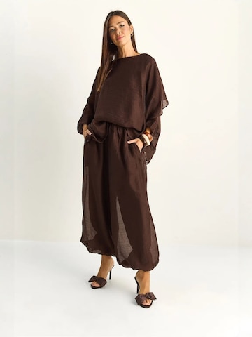 Completo pantalone di Bianco Lucci in marrone