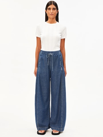 ARMEDANGELS Wide Leg Housut 'KELAANI' värissä sininen