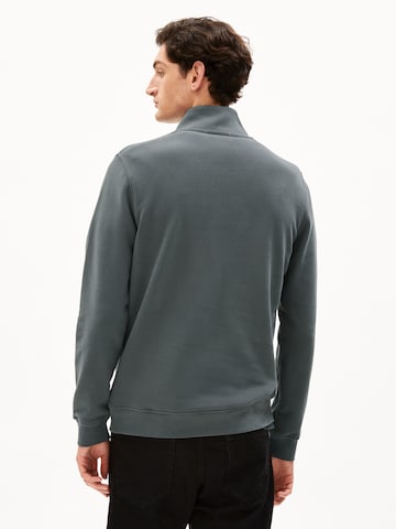 ARMEDANGELS Sweatshirt ' WARLO' in Grau