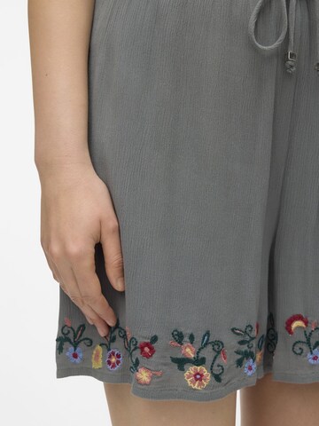 VERO MODA Regular Trousers 'Sina' in Green