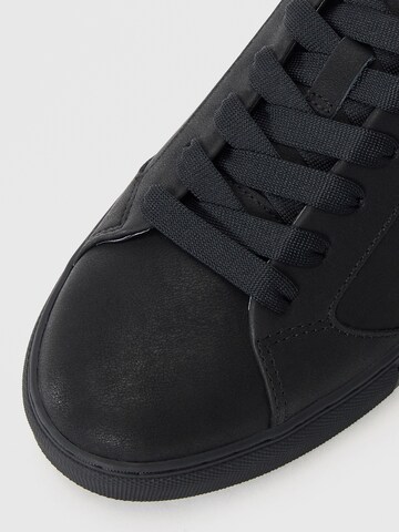 Sneaker low 'Morrie' de la HUGO pe negru