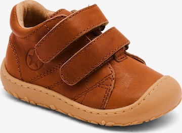 BISGAARD First-Step Shoes in Brown: front