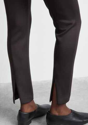 COMMA Slimfit Hose in Braun
