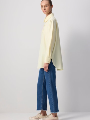 Touché Privé - Camiseta 'Oversized Poplin Shirt' en amarillo