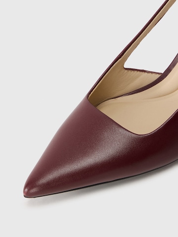 Pumps de la Calvin Klein pe maro