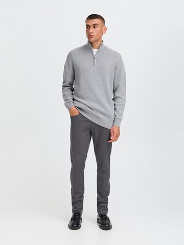 !Solid - regular Pantalón chino ' SDCHAI ' en gris
