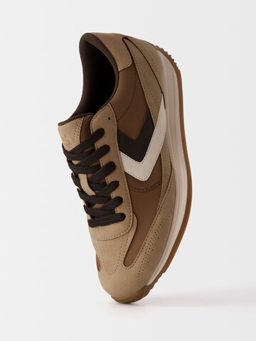 Sneaker bassa di Bershka in beige