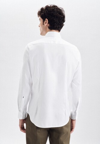 Coupe regular Chemise business 'Shaped' SEIDENSTICKER en blanc