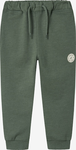 Effilé Pantalon 'NMMOLAF' NAME IT en vert : devant