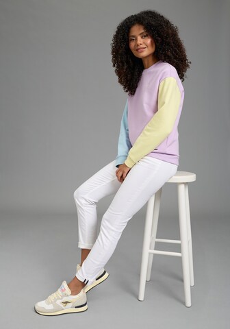 KangaROOS Sweatshirt in Blue