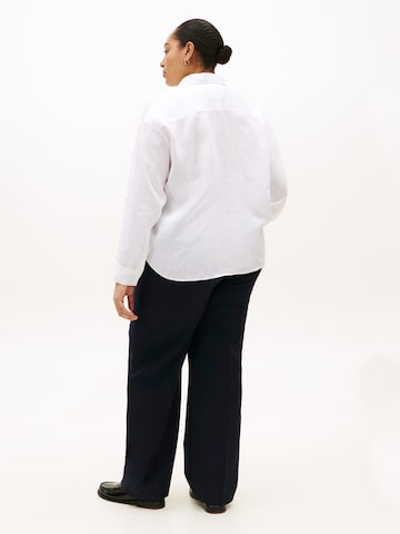 Chemisier 'ESS' Tommy Hilfiger Curve en blanc