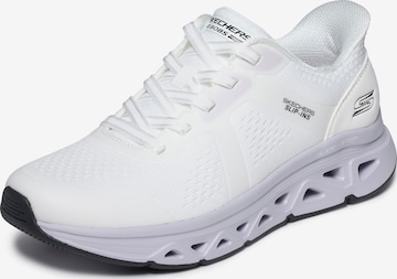 SKECHERS Slip-Ons in White: front