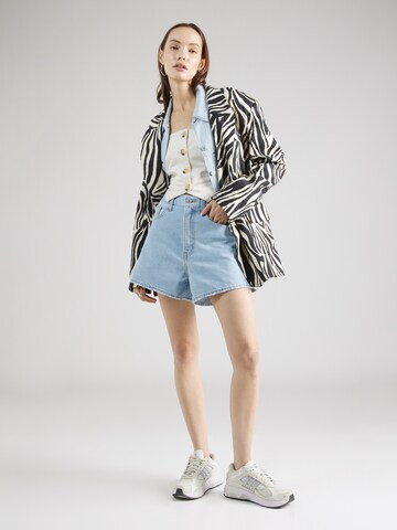 mėlyna LEVI'S ® Laisvas Džinsai 'High Waisted Mom Short'