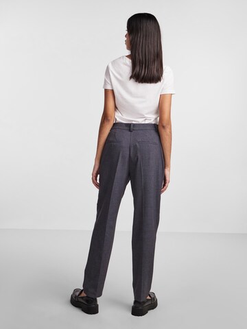 Regular Pantalon 'Luisa' PIECES en gris