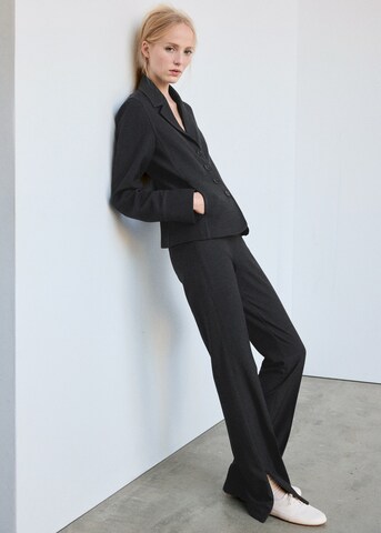 Wide leg Pantaloni con piega frontale 'ARIELLE' di MANGO in grigio: lato