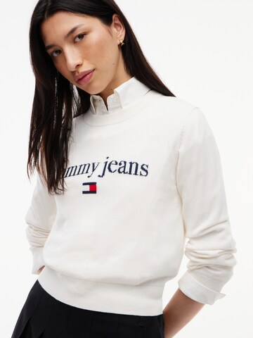 balta Tommy Jeans Megztinis 'ESSENTIAL'
