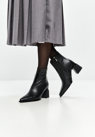 CESARE GASPARI Stiefelette in Schwarz