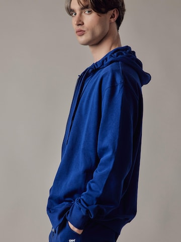 Felpa 'Felpa con Cappuccio e Zip' di OWN Off With Nature in blu