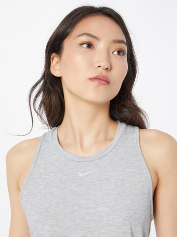 Haut de sport NIKE en gris