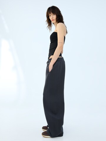 Wide leg Pantaloni di Bershka in grigio