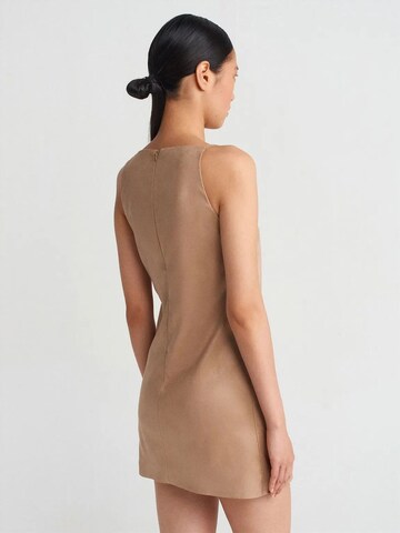 Dilvin - Vestido em castanho