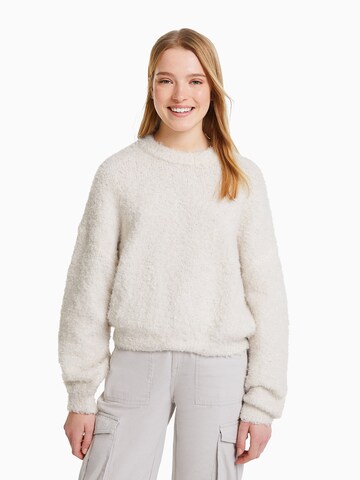 Bershka Sweater in Beige: front