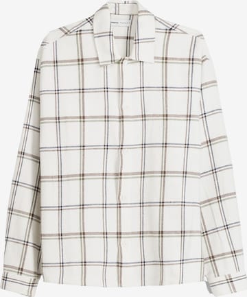 Bershka Regular fit Button Up Shirt in White: front