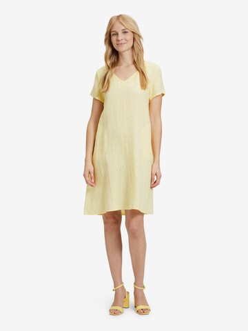 Betty Barclay Sommerkleid mit V-Ausschnitt in Gelb