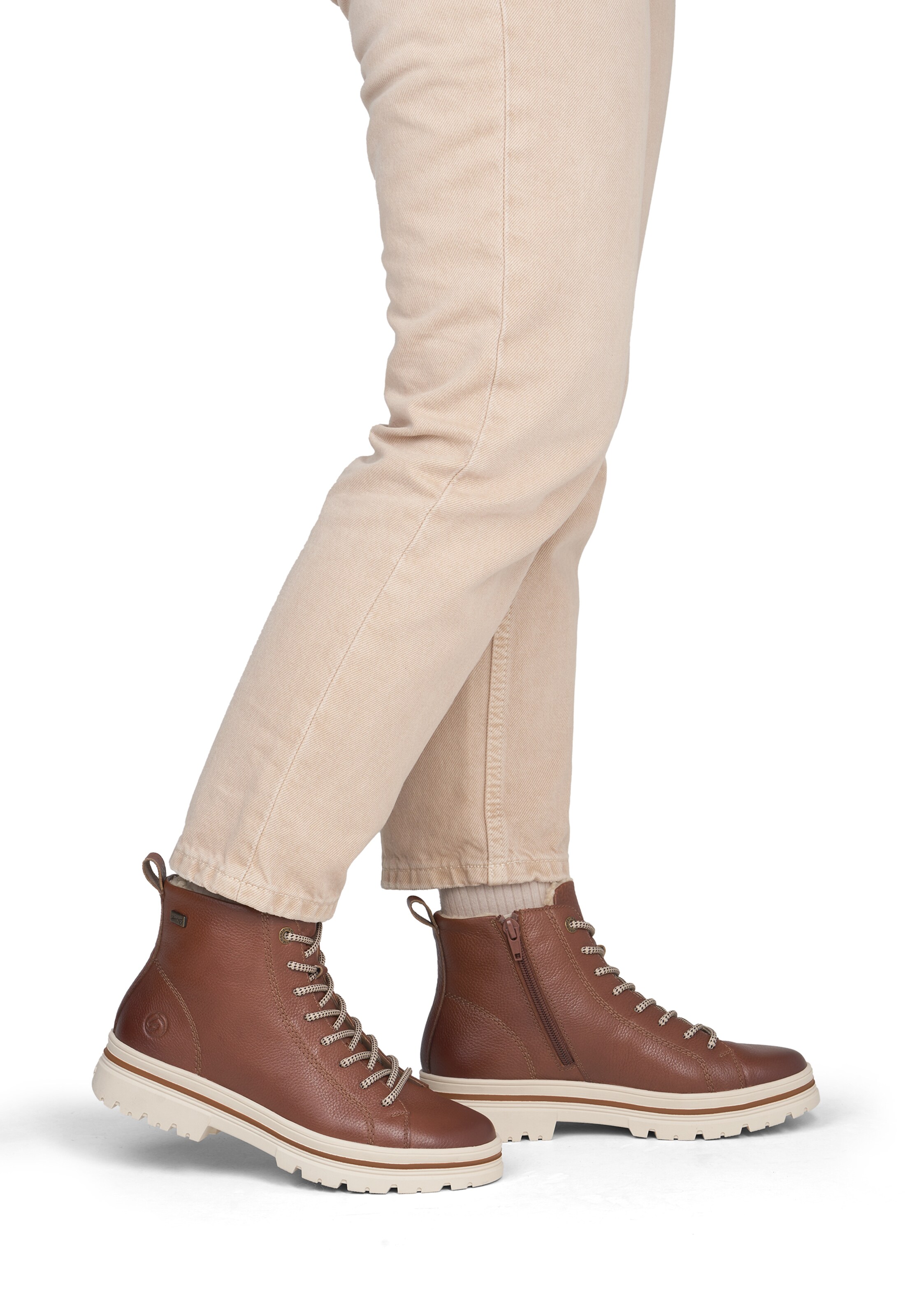 Bottes à lacets REMONTE en marron : devant