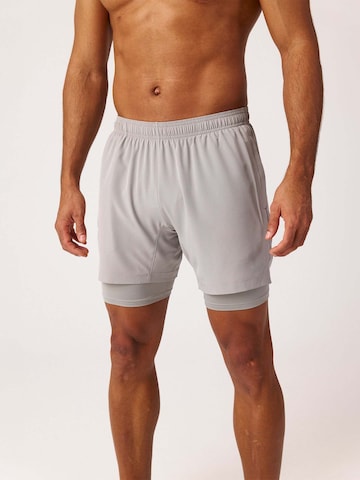 SNOCKS Regular Sportbroek in Grijs: voorkant