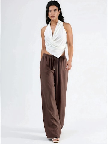 Busem - Perna larga Calças em castanho