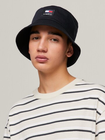 Tommy Jeans Hat in Black: front